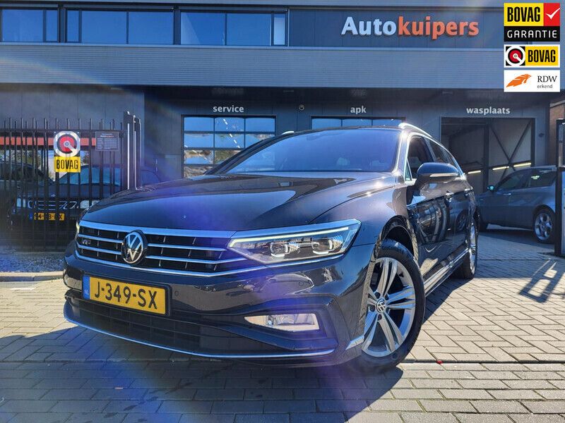 Grijs, metallic lak Gebruikt 2020 VW Passat Business+ Stationwagen | € 26.950 (Duur) - Afbeelding 1/4