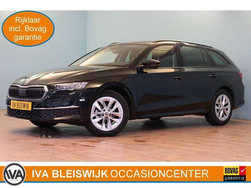 Zwart Occasion 2025 Skoda Octavia Business Line Stationwagen | € 32.899 (Iets duurder) - Afbeelding 1/3