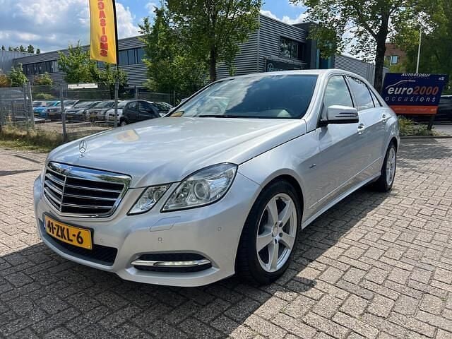 Grijs Gebruikt 2012 Mercedes E200 Avantgarde Sedan | € 12.950 (Eerlijke prijs) - Afbeelding 1/4