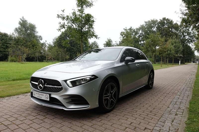 Grijs Gebruikt 2021 Mercedes A250 Premium Plus Hatchback | € 33.950 (Iets duurder) - Afbeelding 1/4