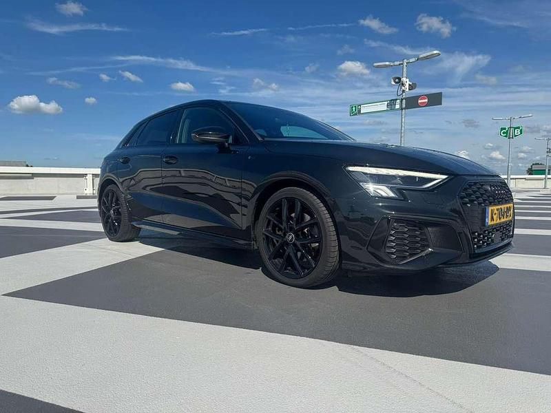 Zwart Gebruikt 2020 Audi A3 Hatchback | € 23.000 (Eerlijke prijs) - Afbeelding 1/4