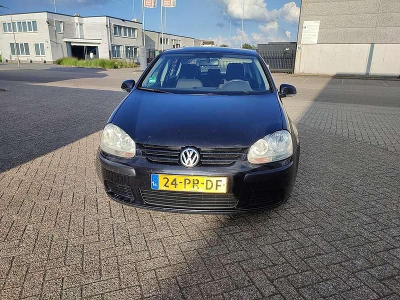 Gebruikt 2004 VW Golf IV Trendline Sedan | € 2.200 (Eerlijke prijs) - Afbeelding 1/4