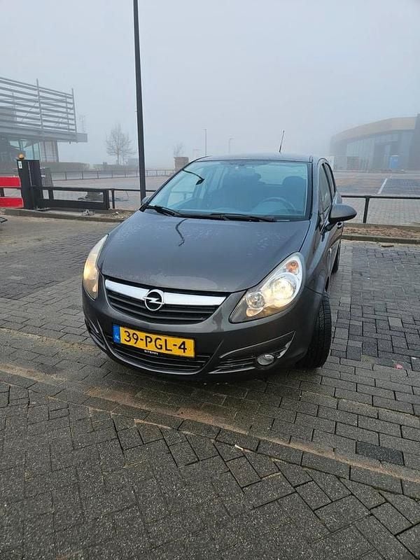 Grijs Occasion 2011 Opel Corsa Edition Hatchback | € 2.300 (Super prijs) - Afbeelding 1/4