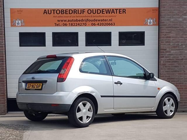 Occasion Ford Fiesta 69 PK (50 kW) 2004 Grijs Hatchback