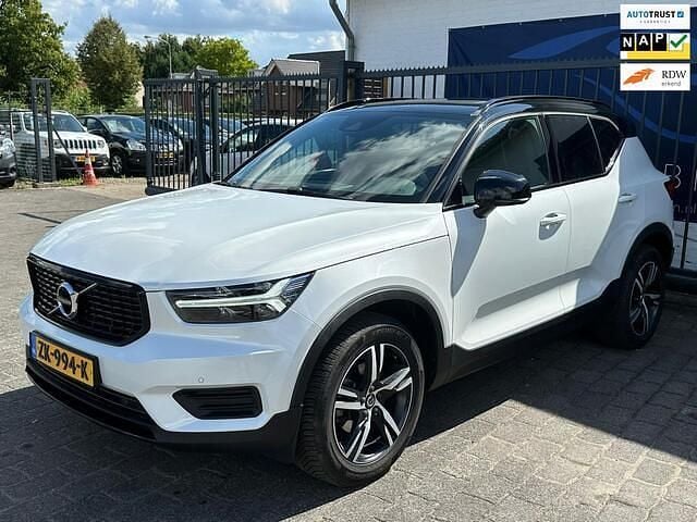 Wit Gebruikt 2019 Volvo XC40 R-Design SUV | € 28.888 (Eerlijke prijs) - Afbeelding 1/4