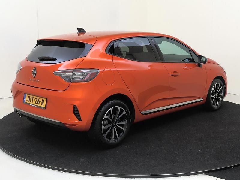 Occasion Renault Clio V Techno 2025 Oranje Hatchback