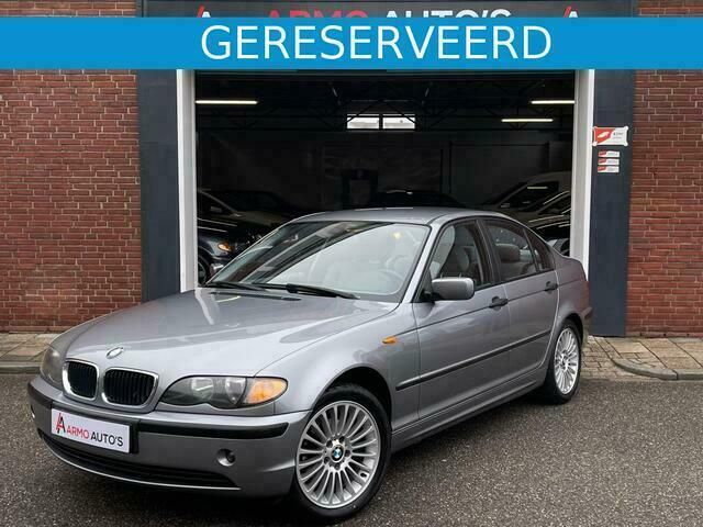 Grijs Gebruikt 2004 BMW 318 Sedan | € 3.950 (Eerlijke prijs) - Afbeelding 1/4