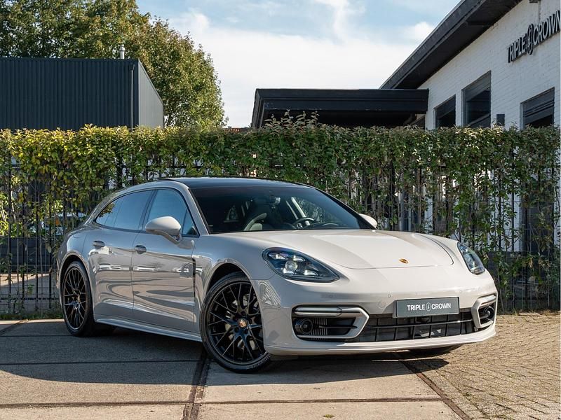 Grijs Gebruikt 2022 Porsche Panamera Sport Turismo Sedan | € 94.950 (Eerlijke prijs) - Afbeelding 1/4