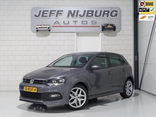 Grijs (metallic) Gebruikt 2009 VW Polo Highline Hatchback | € 9.999 - Afbeelding 1/4