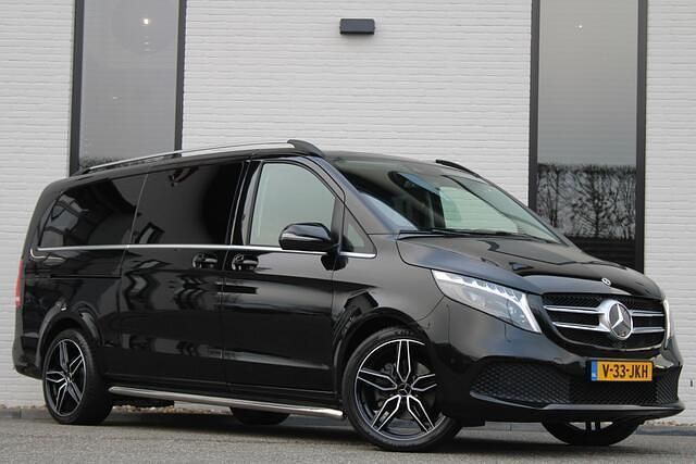 Zwart Gebruikt 2023 Mercedes V300 MPV | € 59.950 (Super prijs) - Afbeelding 1/4