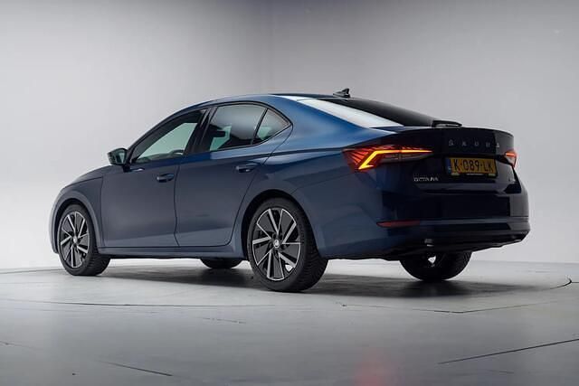 Occasion Skoda Octavia Business Line 110 PK (80 kW) 2021 Blauw Hatchback