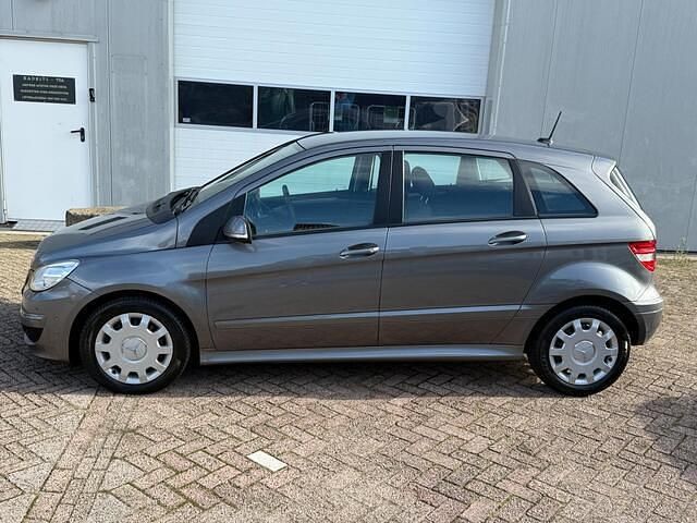 Grijs Gebruikt 2009 Mercedes B180 Business MPV | € 4.450 (Eerlijke prijs) - Afbeelding 1/4
