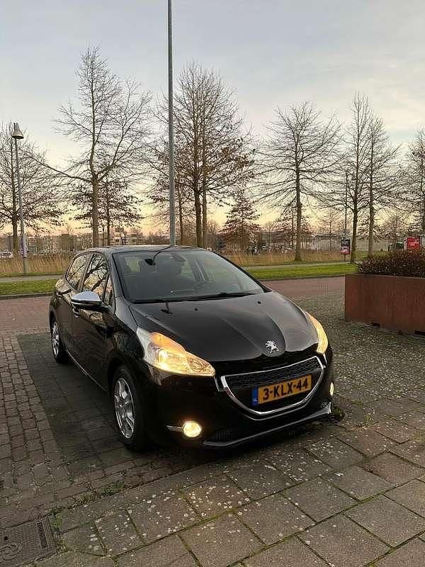 Zwart Occasion 2013 Peugeot 208 Envy Hatchback | € 2.850 (Goede deal) - Afbeelding 1/4