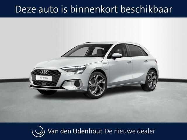 Wit Gebruikt 2024 Audi A3 Sportback Advanced Hatchback | € 35.940 (Eerlijke prijs) - Afbeelding 1/4