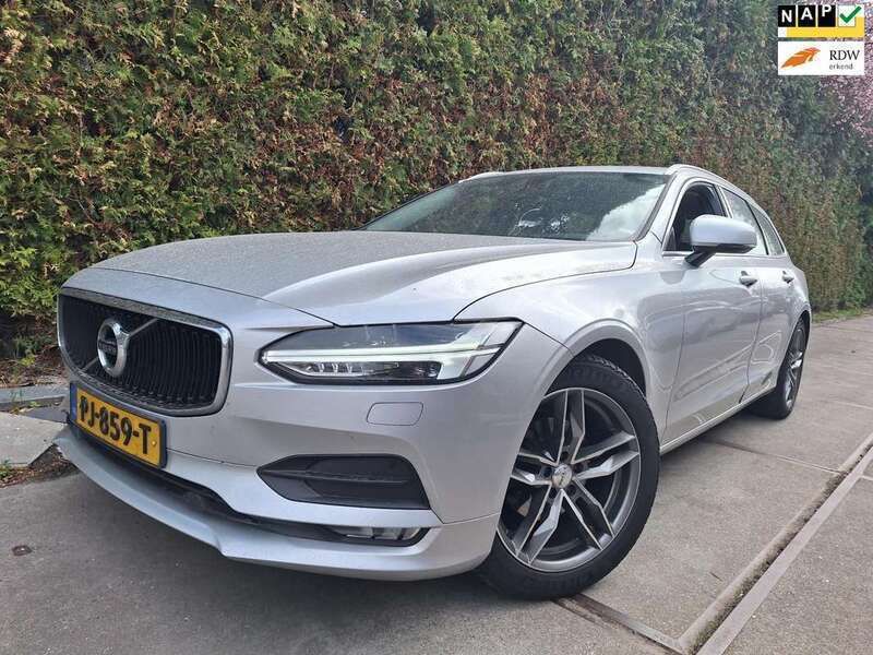 Grijs, metallic lak Gebruikt 2017 Volvo V90 Momentum Stationwagen | € 12.374 - Afbeelding 1/4