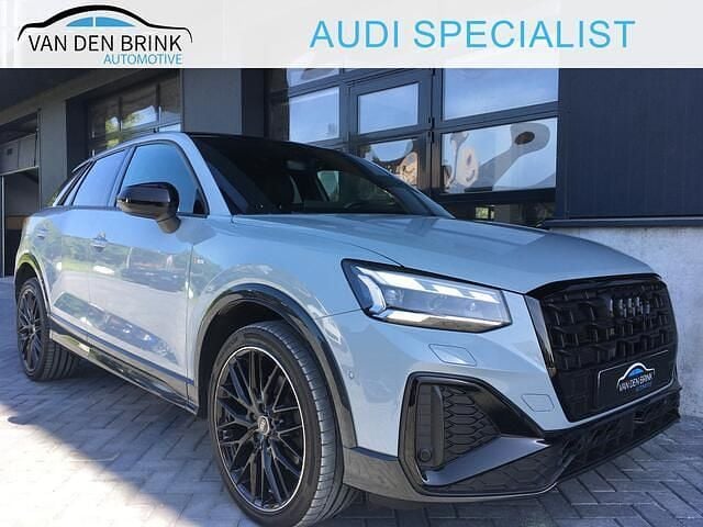 Grijs, metallic lak Gebruikt 2022 Audi Q2 S-Line SUV | € 35.900 (Duur) - Afbeelding 1/4