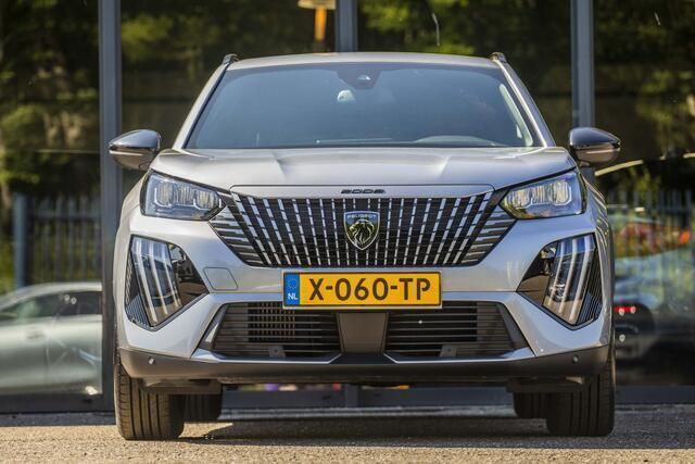 Grijs, metallic lak Gebruikt 2024 Peugeot 2008 Allure SUV | € 22.950 (Goede deal) - Afbeelding 1/3