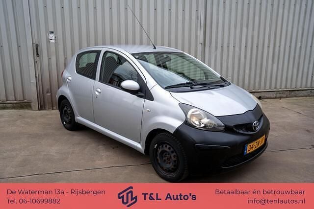 Grijs Gebruikt 2008 Toyota Aygo Hatchback | € 1.950 (Goede deal) - Afbeelding 1/4