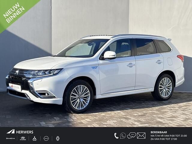 Wit Occasion 2021 Mitsubishi Outlander Instyle SUV | € 28.935 (Iets duurder) - Afbeelding 1/4