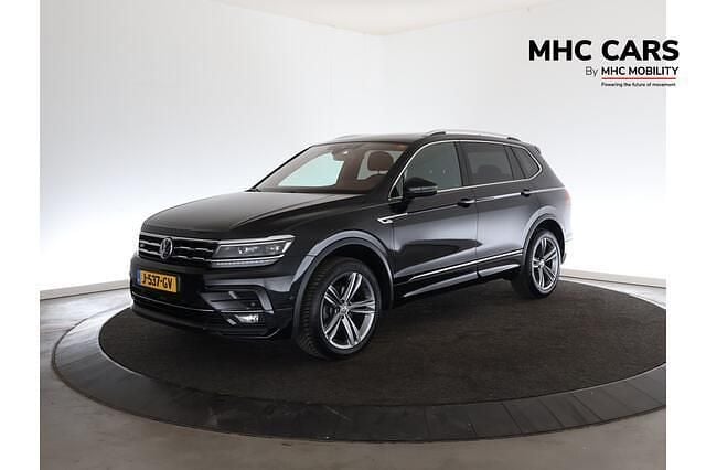 Zwart Occasion 2020 VW Tiguan Allspace Highline SUV | € 29.400 (Goede deal) - Afbeelding 1/4