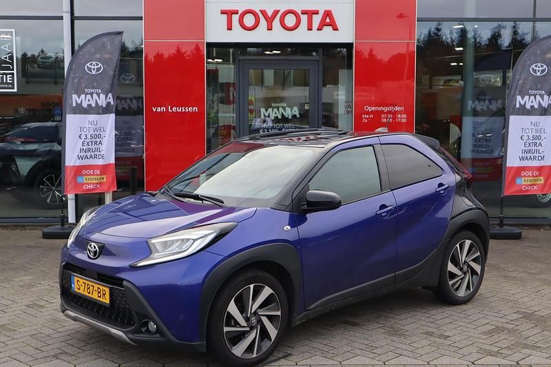 Blauw Gebruikt 2023 Toyota Aygo X Envy SUV | € 18.499 - Afbeelding 1/1