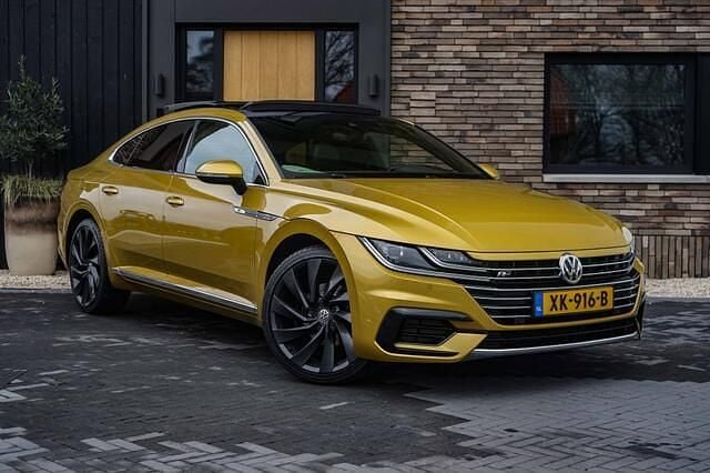 Occasion VW Arteon R-line 150 PK (110 kW) 2019 Geel (metallic) Hatchback