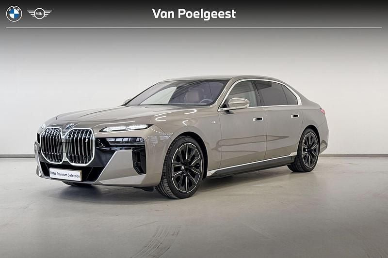 Grijs Gebruikt 2025 BMW i7 M Sport Sedan | € 114.900 (Duur) - Afbeelding 1/4