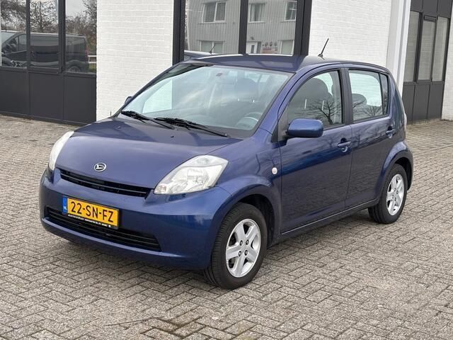 Blauw Gebruikt 2006 Daihatsu Sirion Hatchback | € 1.499 (Eerlijke prijs) - Afbeelding 1/4