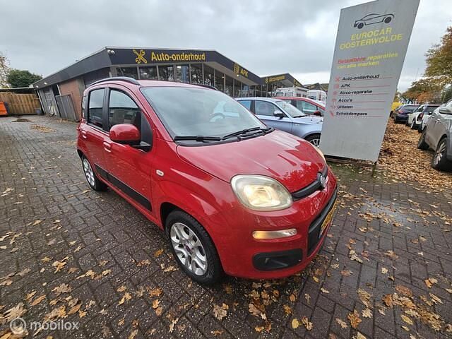 Rood Gebruikt 2012 Fiat Panda Lounge Hatchback | € 4.999 (Duur) - Afbeelding 1/4
