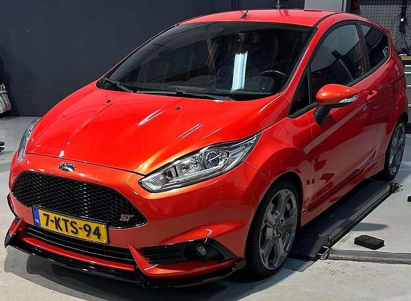 Oranje Gebruikt 2013 Ford Fiesta ST Hatchback | € 9.450 (Goede deal) - Afbeelding 1/4
