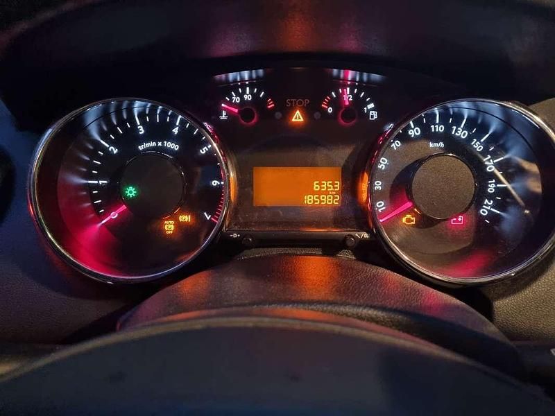 Bruin Gebruikt 2011 Peugeot 5008 MPV | € 1.250 (Super prijs) - Afbeelding 1/4