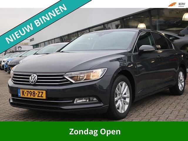 Grijs Gebruikt 2018 VW Passat Edition Sedan | € 13.999 (Super prijs) - Afbeelding 1/4