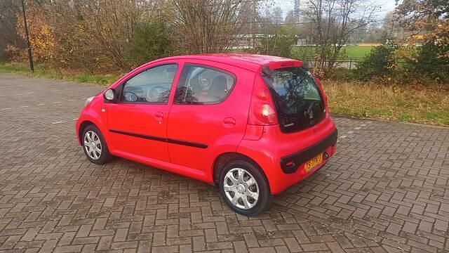 Occasion Peugeot 107 68 PK (50 kW) 2012 Rood (metallic) Hatchback