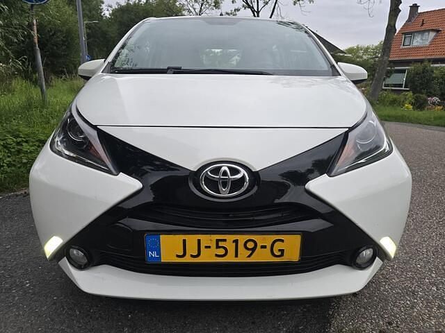 Occasion Toyota Aygo X-play 69 PK (50 kW) 2016 Wit Hatchback