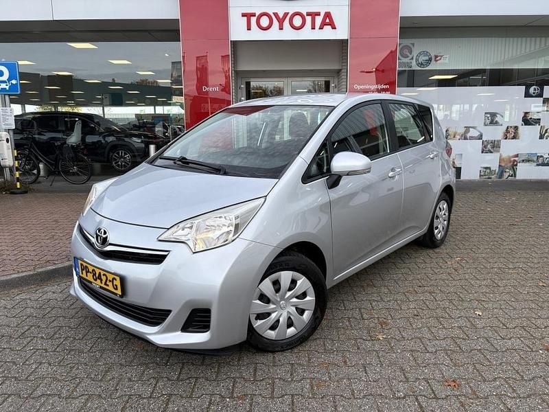 Grijs Occasion 2017 Toyota Verso-S MPV | € 9.250 (Goede deal) - Afbeelding 1/4