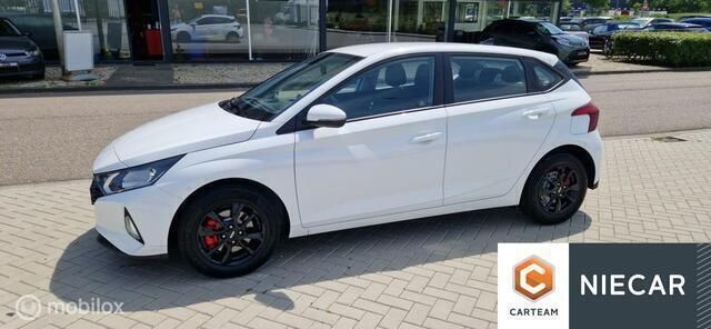 Wit Gebruikt 2023 Hyundai i20 Comfort Hatchback | € 20.995 (Eerlijke prijs) - Afbeelding 1/4