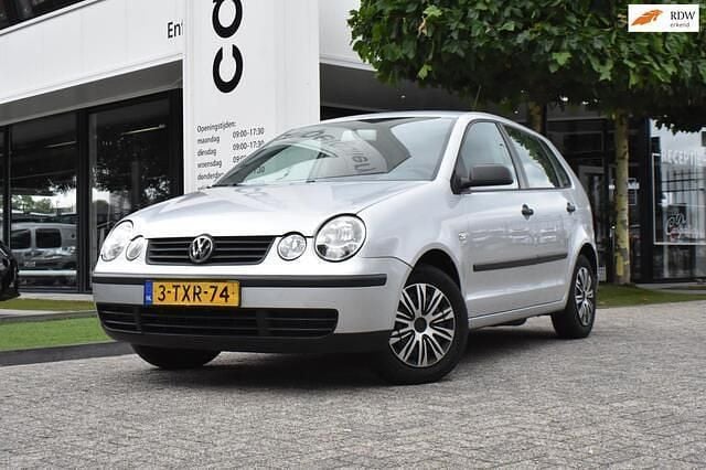 Grijs Gebruikt 2003 VW Polo Hatchback | € 850 (Goede deal) - Afbeelding 1/4