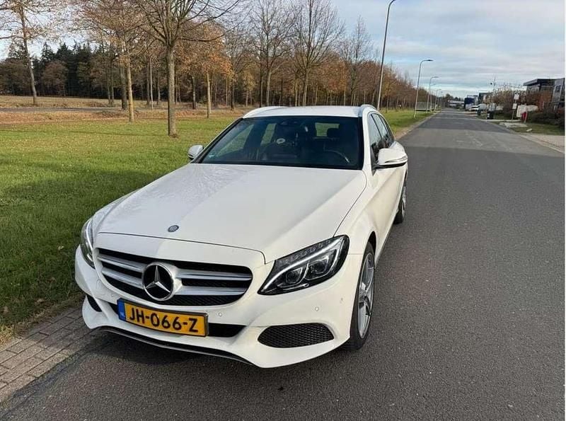 Wit Occasion 2015 Mercedes C350e Stationwagen | € 14.499 (Goede deal) - Afbeelding 1/4