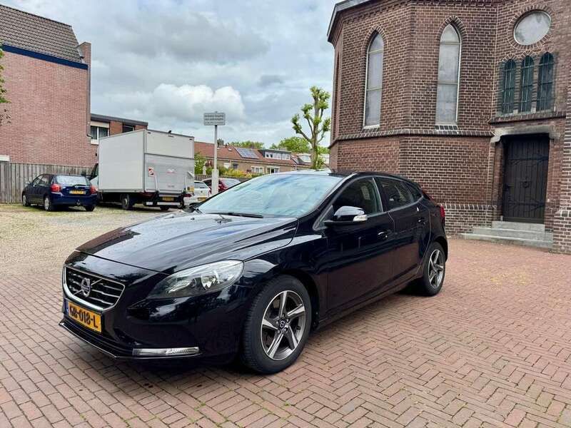 Zwart Gebruikt 2013 Volvo V40 Summum Stationwagen | € 9.995 (Eerlijke prijs) - Afbeelding 1/4