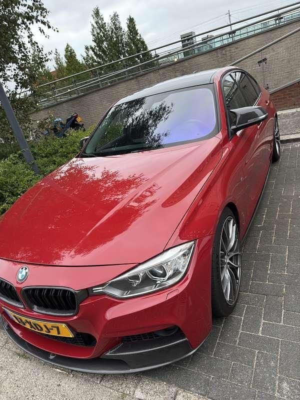 Rood Gebruikt 2012 BMW 328 Executive Sedan | € 11.500 (Eerlijke prijs) - Afbeelding 1/4