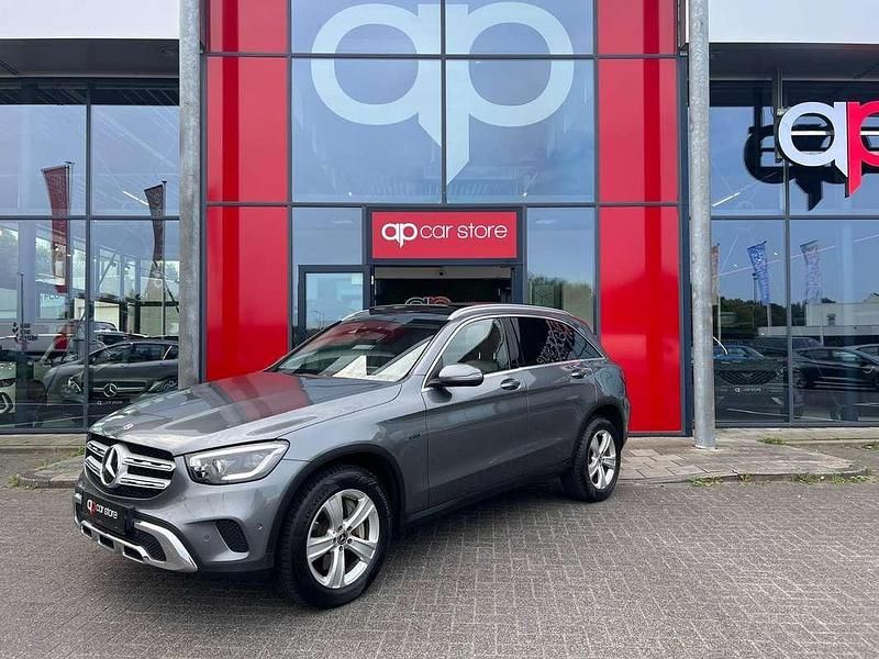 Grijs Gebruikt 2020 Mercedes GLC300e SUV | € 40.999 (Eerlijke prijs) - Afbeelding 1/4