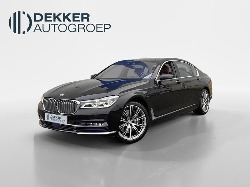 Bruin Gebruikt 2015 BMW 750L Executive Sedan | € 45.945 - Afbeelding 1/4