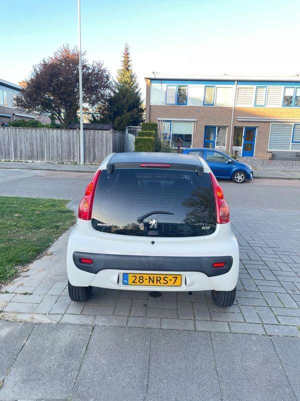 Wit Gebruikt 2010 Peugeot 107 Hatchback | € 1.300 (Super prijs) - Afbeelding 1/4