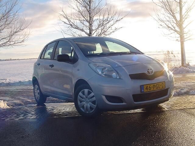 Occasion Toyota Yaris 69 PK (50 kW) 2011 Grijs Hatchback