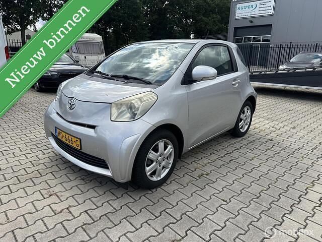 Grijs Gebruikt 2010 Toyota iQ Edition Hatchback | € 1.950 (Goede deal) - Afbeelding 1/4