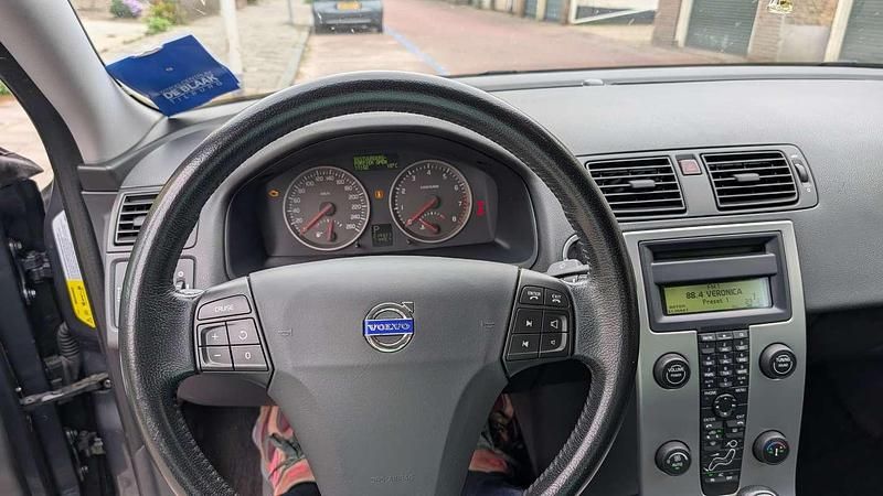 Grijs Gebruikt 2006 Volvo S40 Momentum Sedan | € 5.000 (Iets duurder) - Afbeelding 1/4