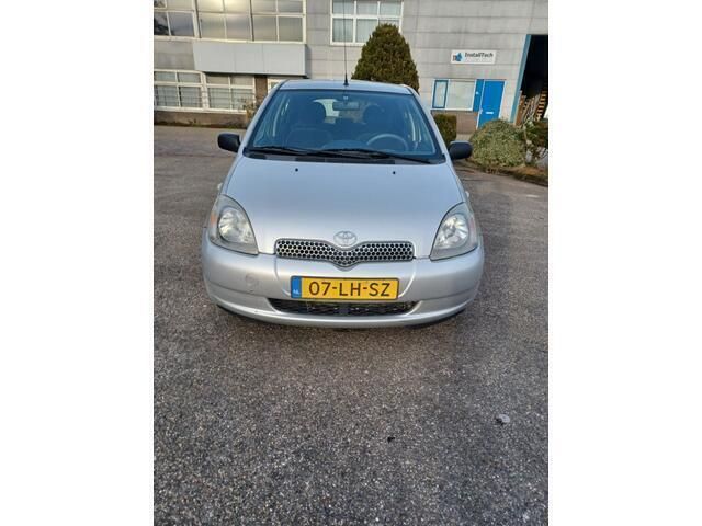 Grijs Gebruikt 2003 Toyota Yaris Sol Hatchback | € 3.200 (Eerlijke prijs) - Afbeelding 1/4
