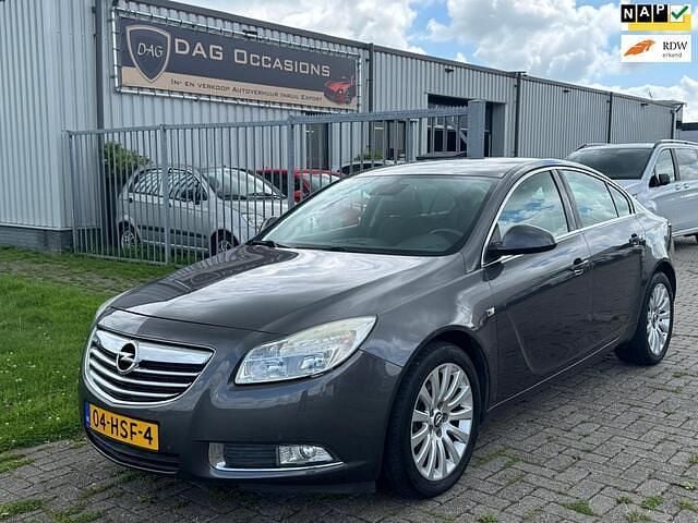 Grijs Gebruikt 2009 Opel Insignia Edition Sedan | € 6.950 (Iets duurder) - Afbeelding 1/4