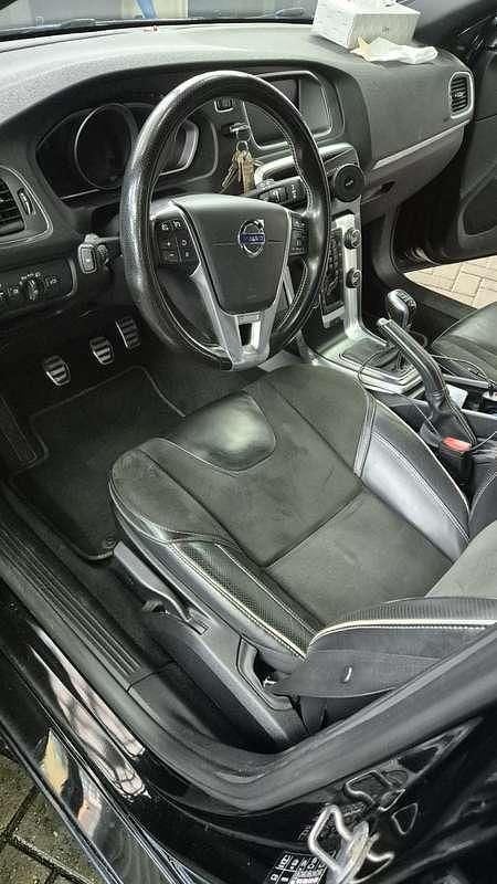 Zwart Gebruikt 2015 Volvo V40 R-Design MPV | € 8.000 (Goede deal) - Afbeelding 1/4