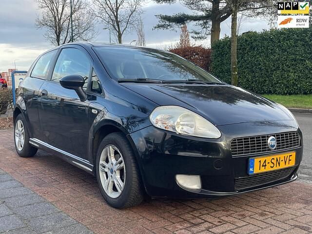 Zwart Occasion 2006 Fiat Grande Punto Hatchback | € 1.450 (Goede deal) - Afbeelding 1/4